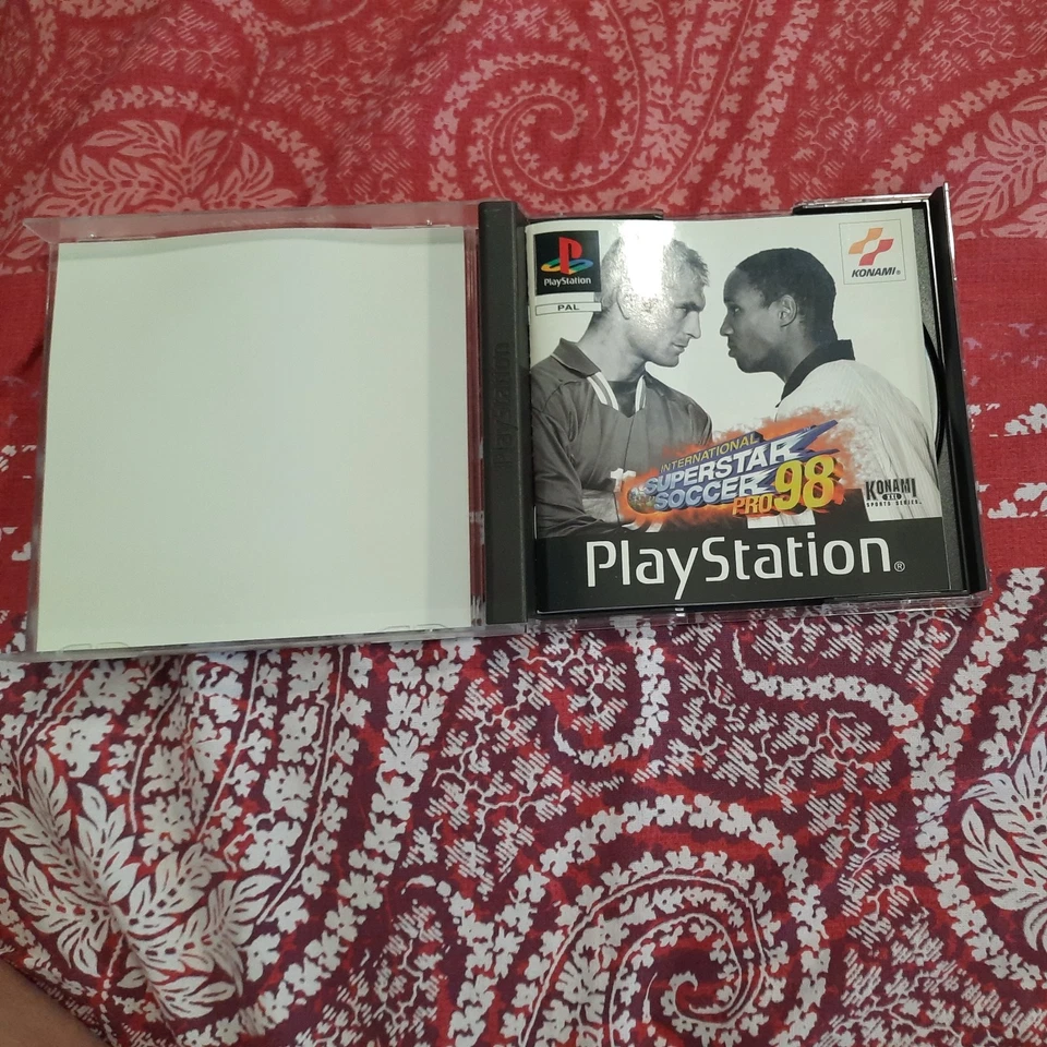 Gioco International Superstar Soccer Pro 98 Videogioco Sony PS1 Nuovo Sigillato, foto 2 di 5