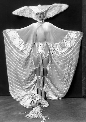 Ziegfeld Follies - Rose Dolores monochrom Fotodruck 01 (Größe A4)