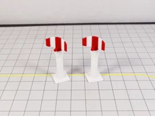 2x Red & White Small AIRPORT RADAR TOWERS Aircraft Building Models 1:400 Scale