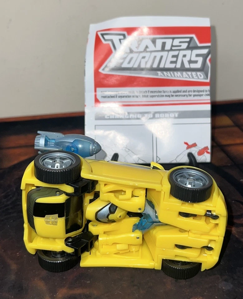 Hasbro Transformers Animated Bumblebee Deluxe Class 2008 Complete w/Instructions - Image 4 of 4