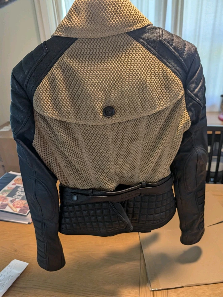 Chaqueta de moto Burberry Prorsum de cuero negro y malla beige superpuesta talla 36 nueva con etiquetas Foto 4 de 4