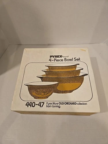 NEW Pyrex Old Orchard 4 Piece Bowl Set #440-47 New In Box Vintage Nesting