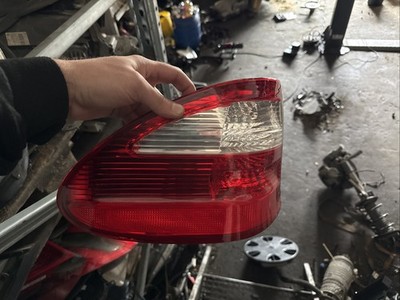 Mercedes S211 E-Klasse ORIGINAL Rückleuchte Links LED AVANTGARDE (02-06) KOMBI D