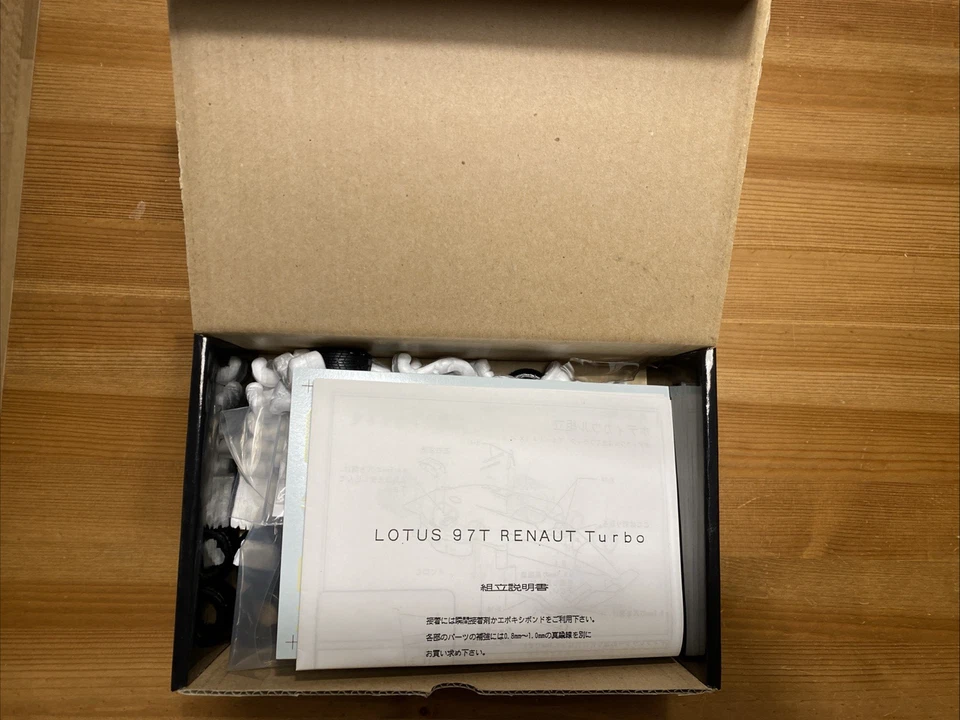 Club M 1/20 Lotus 97T renault F1 1985 season (static model kit) - Immagine 3 di 4