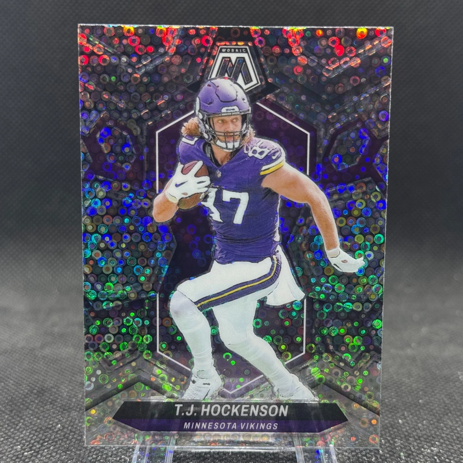 T.J. Hockenson 2024 Panini Mosaic No Huddle Silver Prizm Minnesota Vikings #145