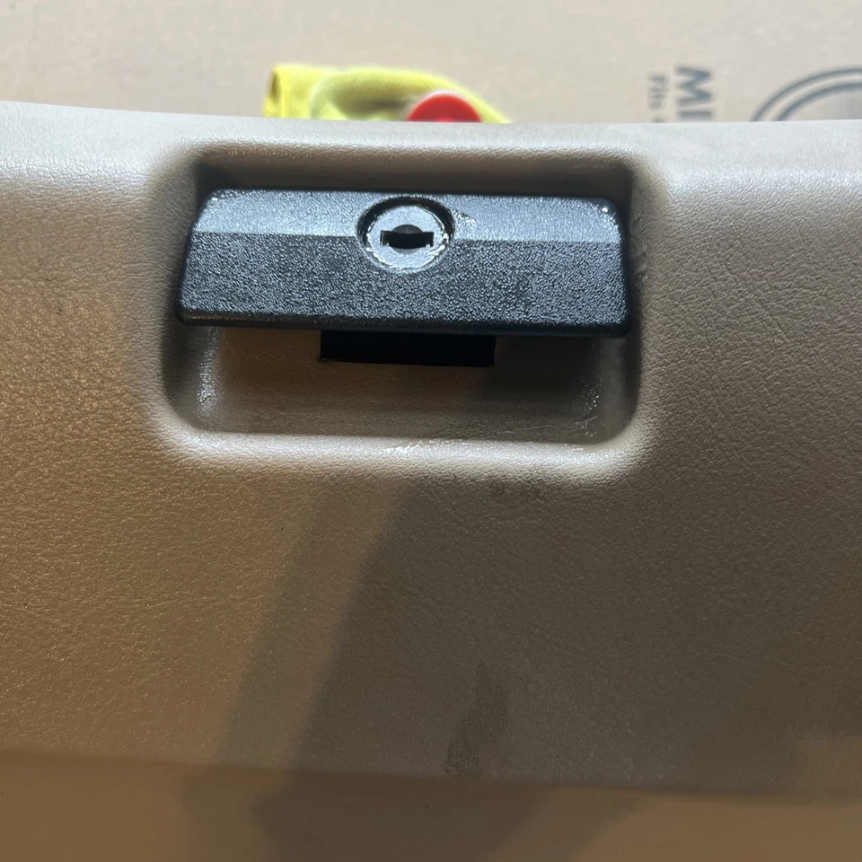 Guantera interior delantera BMW Z3 Roadster 96-02 cupé beige arena con pestillo OEM Foto 3 de 4