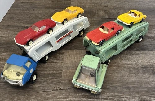 Lot of 2 TONKA CAR CARRIER PRESSED STEEL with original corvettes rare nice shape