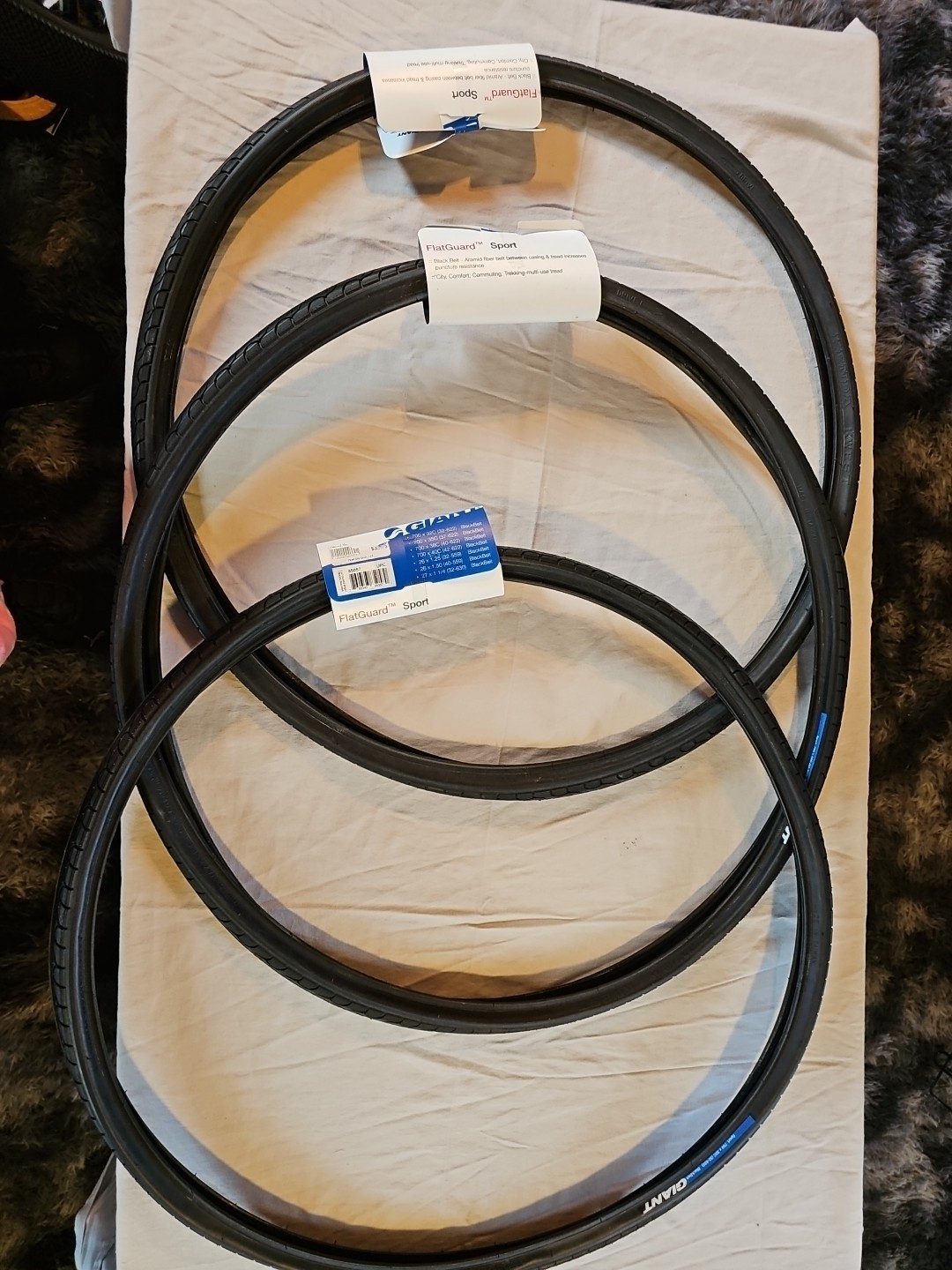 New Lot Of 3 Giant Blackbelt  Flatguard Sport 700 x 32C (32-622) Tires 