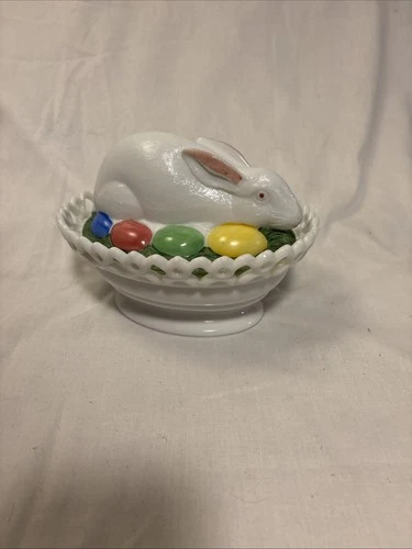 Vintage Westmoreland Milk Glass Rabbit On Nest Candy Dish. Excellent Condition