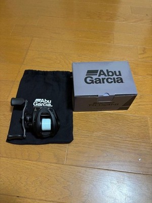 Abu Garcia Roxani BF7 Left Handle Baitcastrolle mit Box Pouch Case gebraucht