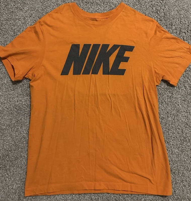 Nike Men’s Orange T Shirt Size Medium Short Sleeve Logo