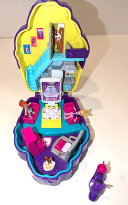 Polly Pocket Sweet Treat Cupcake Café Compact with Dolls and Scooter