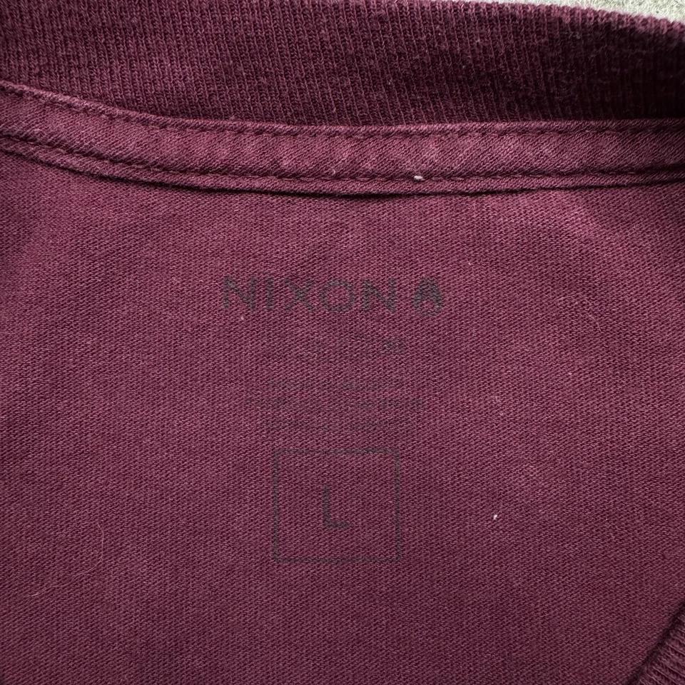 Camisa Para Hombre Nixon Talla L Roja Borgoña Manga Cuello Redondo Monopatín Gráfico Camiseta Foto 2 de 4