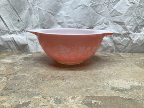 Vintage Pyrex 442 1-1/2 Pint Pink White Goosberry Cinderella Mixing Bowl