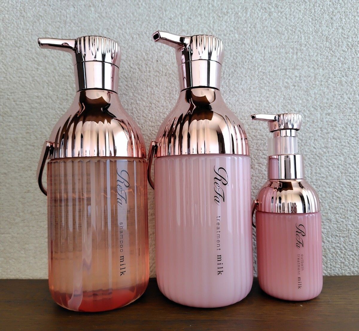 生活雑貨 ReFa shampoo and  treatment ReFa MILK PROTEIN SHAMPOO & TREATMENT & OUTBATH TREATMENT PINK SET