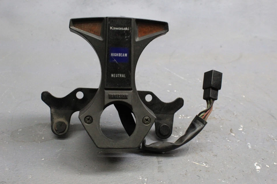 Kawasaki KZ440B 1981 caja piloto giro neutro haz de carretera moldura de encendido Foto 4 de 4