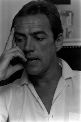 Actor Robert Lindsay poses for portraits in Los Angeles Californi- Old Photo 8