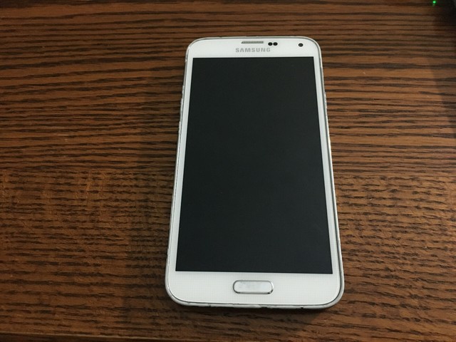 Samsung Galaxy S5 (SM-G900A) - 16 GB - White (AT&T).  Pretty Good Condition