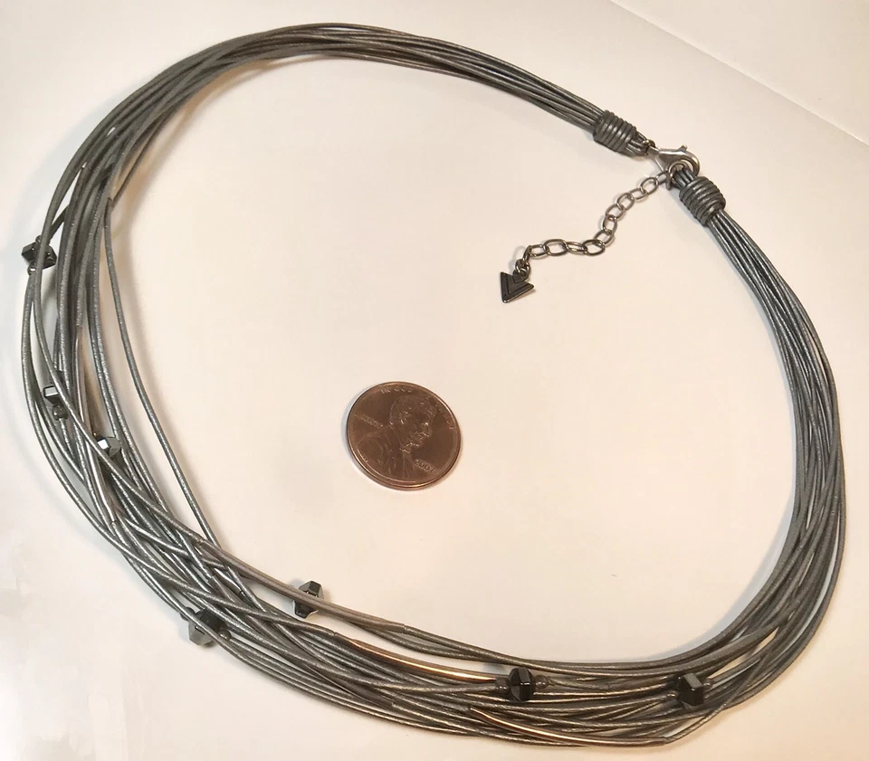 COLLAR SILPADA N2146 ESTERLINA 925 HEMATITA VIDRIO Y CUERO CORDÓN GRIS 17” (48) Foto 2 de 4