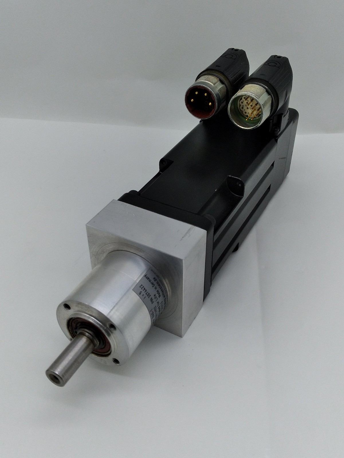 Allen-Bradley MPLB1530U-VJ72AA AC Servo Motor, 0.39kW W/Alpha Gearbox Ratio 5:1