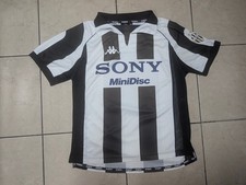 Vintage Juventus Kappa home kit from the 1997–1998 season, men’s size small