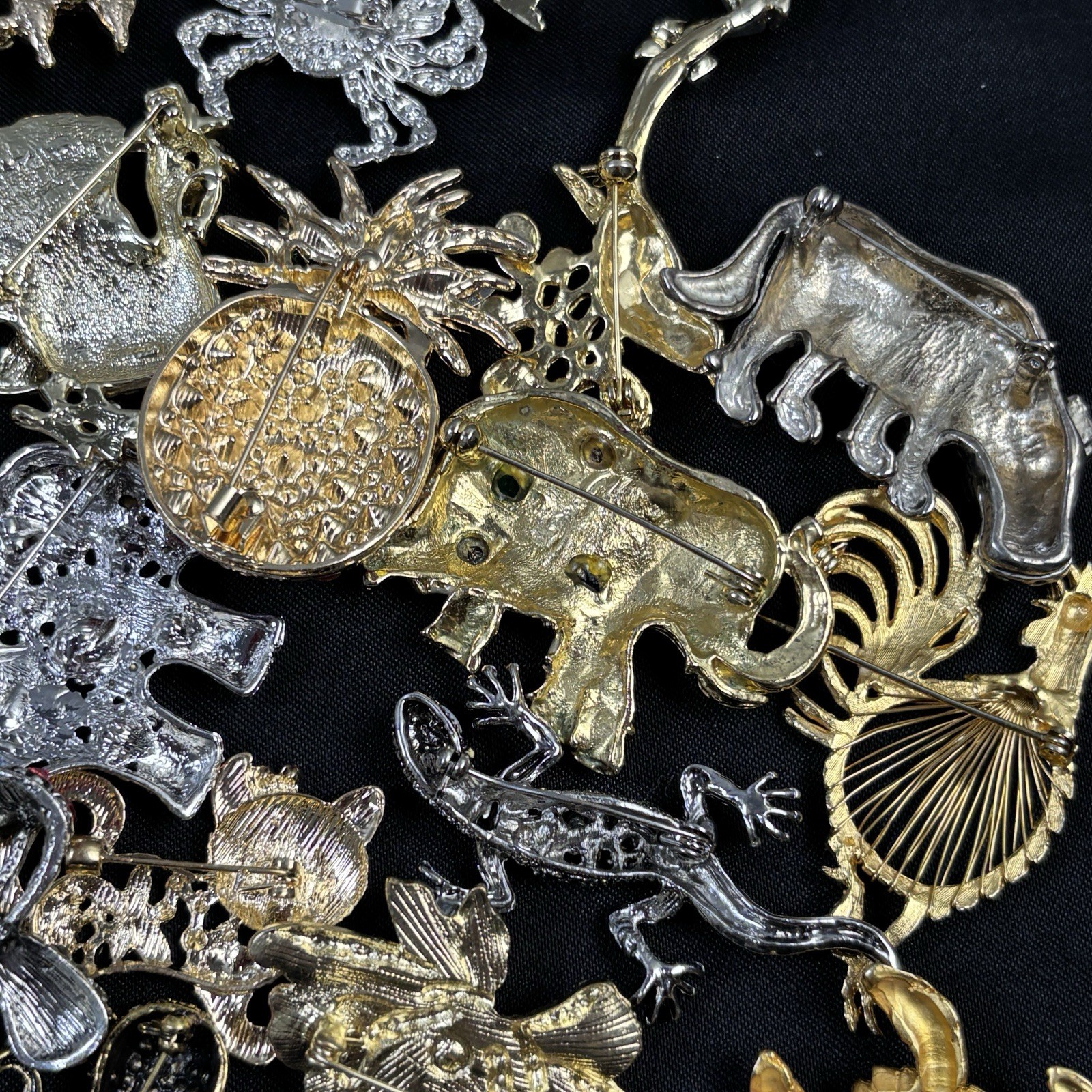 Mostly Modern Assorted Unsigned Brooch Pin Lot Of… - image 16