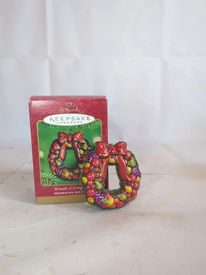 Hallmark Keepsake Ornament - Wreath of Evergreens QX8832 D9
