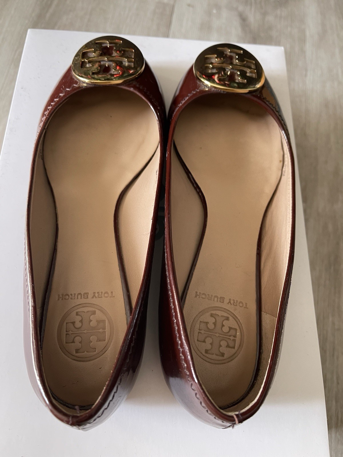 Tory Burch Burgundy Patent Leather Ballet Flats Logo Cap Toe Women's Shoes thumbnail 3