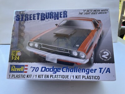 Revell  70 Dodge Challenger T/A 1/25 Model Kit Sealed (S2)