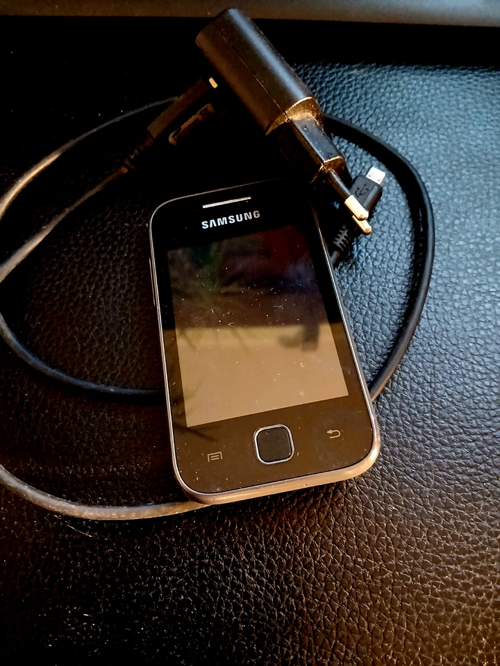 Samsung  Galaxy Y GT-S5363 - Metallic Gray (Ohne Simlock) Smartphone, Foto 2 von 3