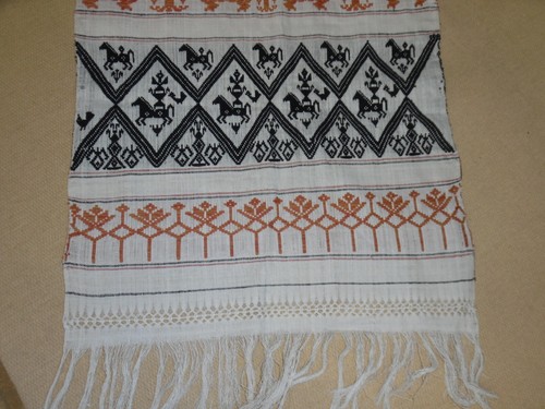 1991 Hand Made Table Runner w/ Horses And Peacocks - Picture 7 of 9