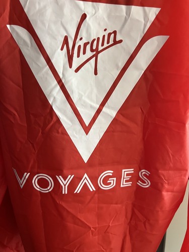 Neu mit Etikett Virgin Voyages LOGO Faltjacke Kapuze Windbreaker rot M 44" Brusttasche - Bild 8 von 13