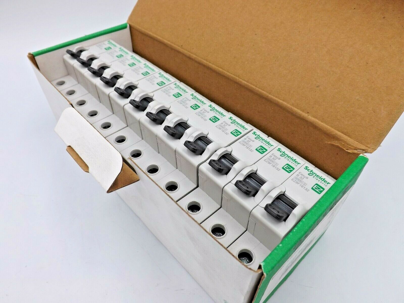 SCHNELDER Easy9 32A MCB (Qty: 12) EZ9F16132 - FREE POST & VAT INC