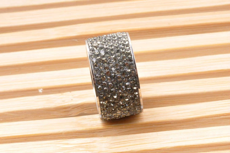 Anillo de eternidad para mujer 10 micro pavé 8 filas gris hematita acero inoxidable Foto 4 de 4