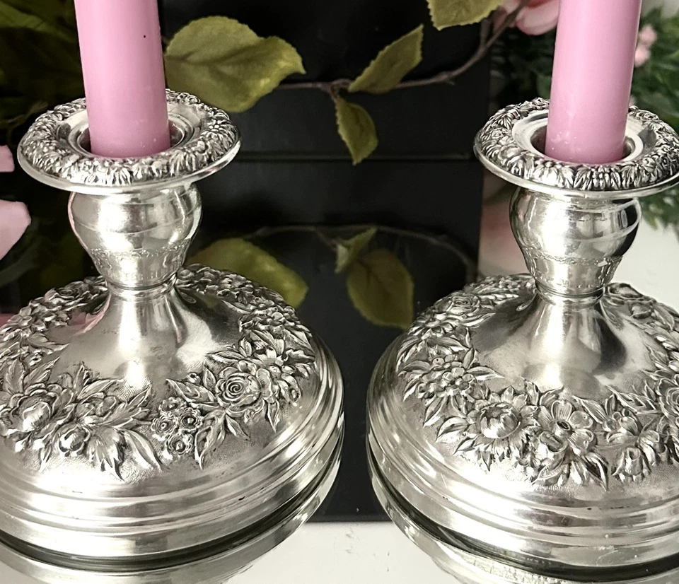 Par de candelabros vintage de plata esterlina de S. Kirk & Sons de Sterling Foto 3 de 4