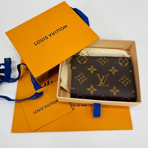 LOUIS VUITTON Monogram Bi-Fold Wallet