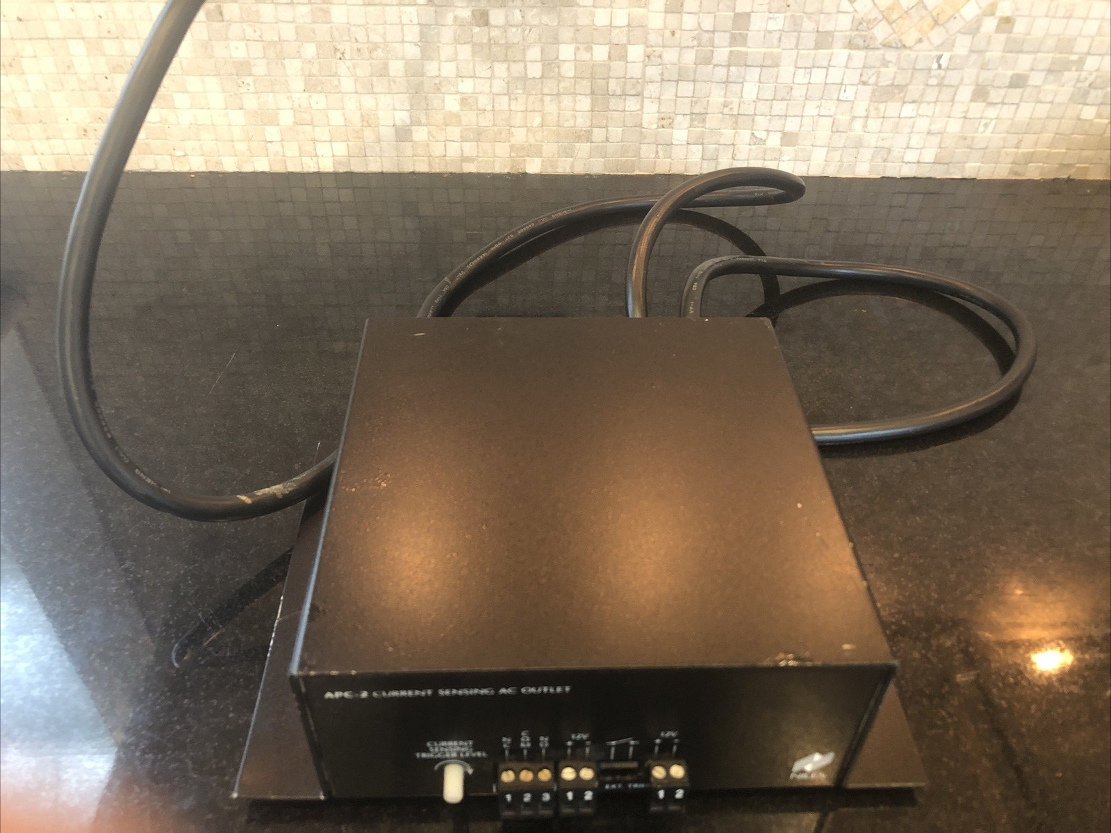 Niles Audio APC-2 Current-Sensing Outlet Switcher perfect working condition
