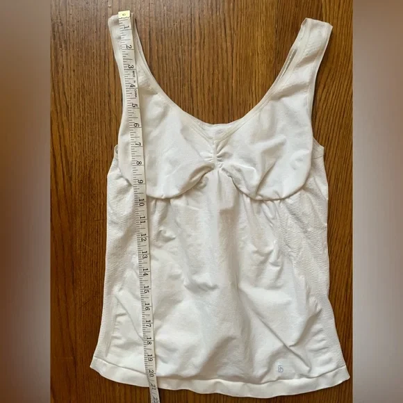 Barely There 舒适曲线白色塑形背心,尺寸 X-大号 — 第 2/4 张图片
