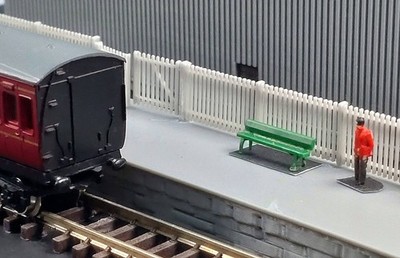 Spur N 1:148 Eisenbahn Landschaft Bahnhof 2xBahnsteige & 4xRampen (GRAU)