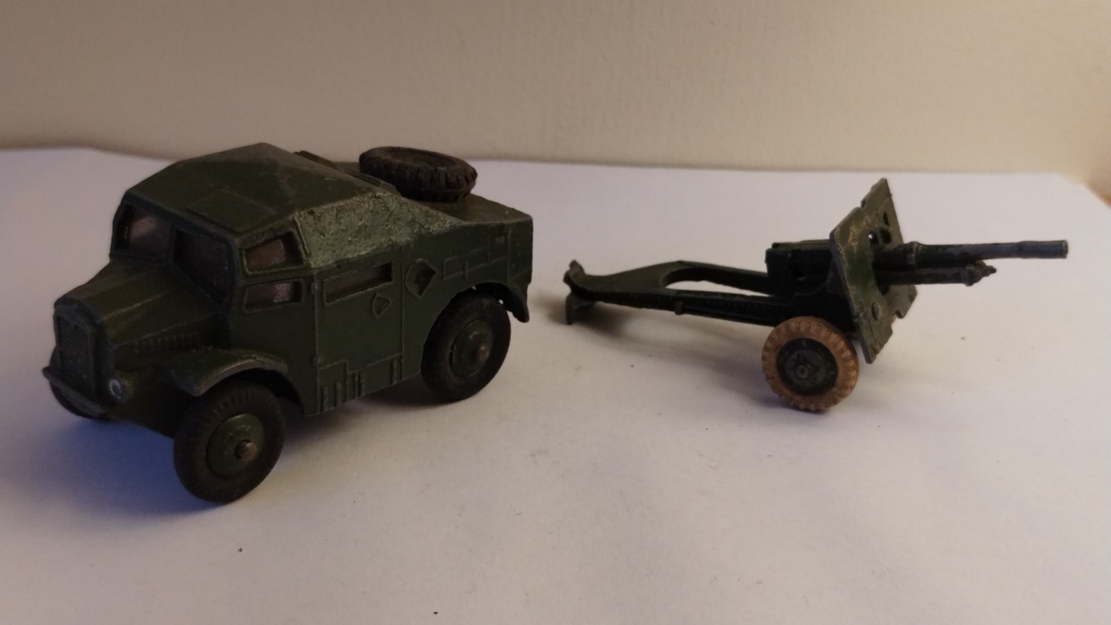 Dinky 688, Field Artillery Tractor - Free Price Guide & Review