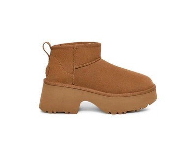   NEW   UGG Women s Classic Ultra Mini Boots - (Women s 9 US)