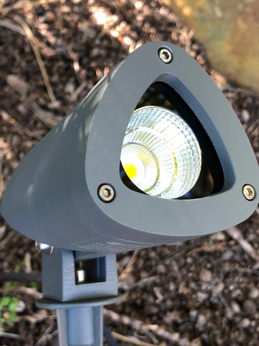 Spotlight floodlight outlet