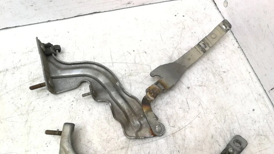 Alfa Romeo GT 2004 1.9JTD Motore Cofano Cerniere Diesel 110kW Foto 3 de 4