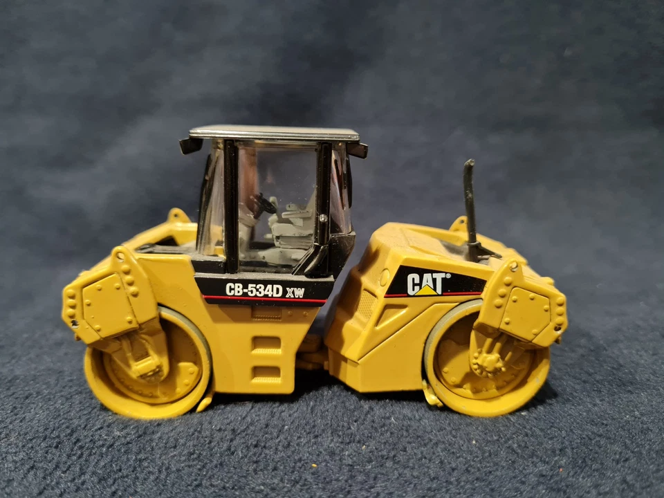 NORSCOT 55164 CATERPILLAR CB 534D XW SCALA 1:50 - Immagine 2 di 4