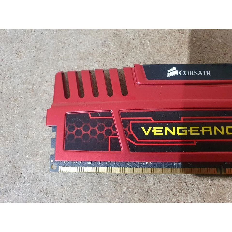 Corsair Vengeance CMZ16GX3M4X1866C9R 4GB DDR3 RAM PC3-15000 (1866MHz) - Image 2 of 4