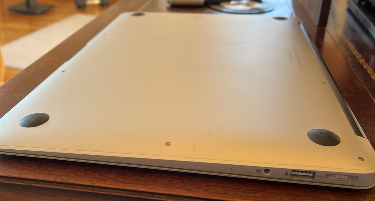 2017 Macbook air 13 inch 2.2 Ghz I7 with 8 Gb Ram 500 Gb SSD drive