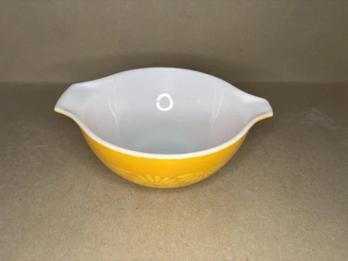 Vintage Pyrex Cinderella Mixing Bowl | Sunflower/Daisy - 6 Inch