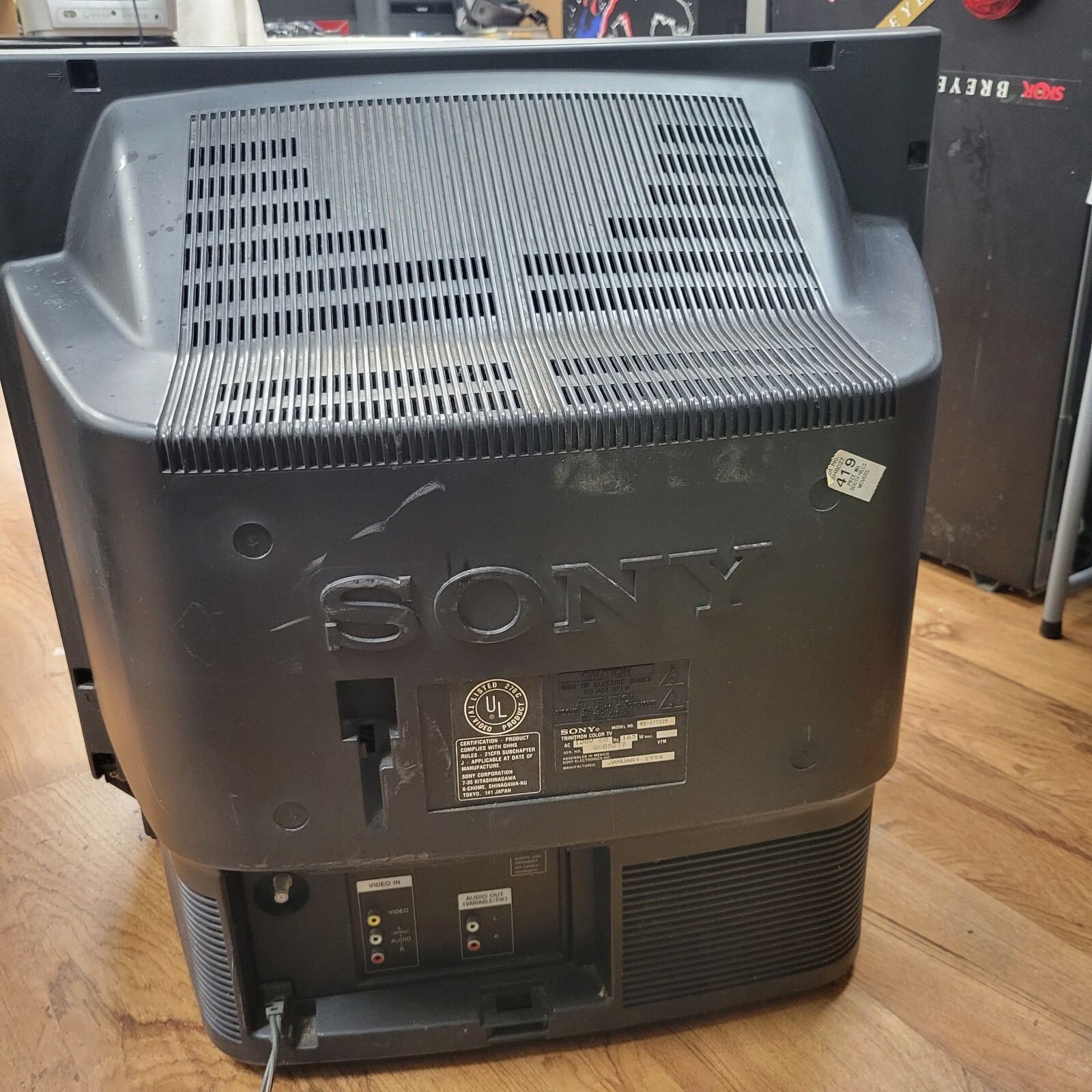 Sony Trinitron KV27TS29 27" CRT Vintage Retro Gaming TV *LOCAL PICK UP