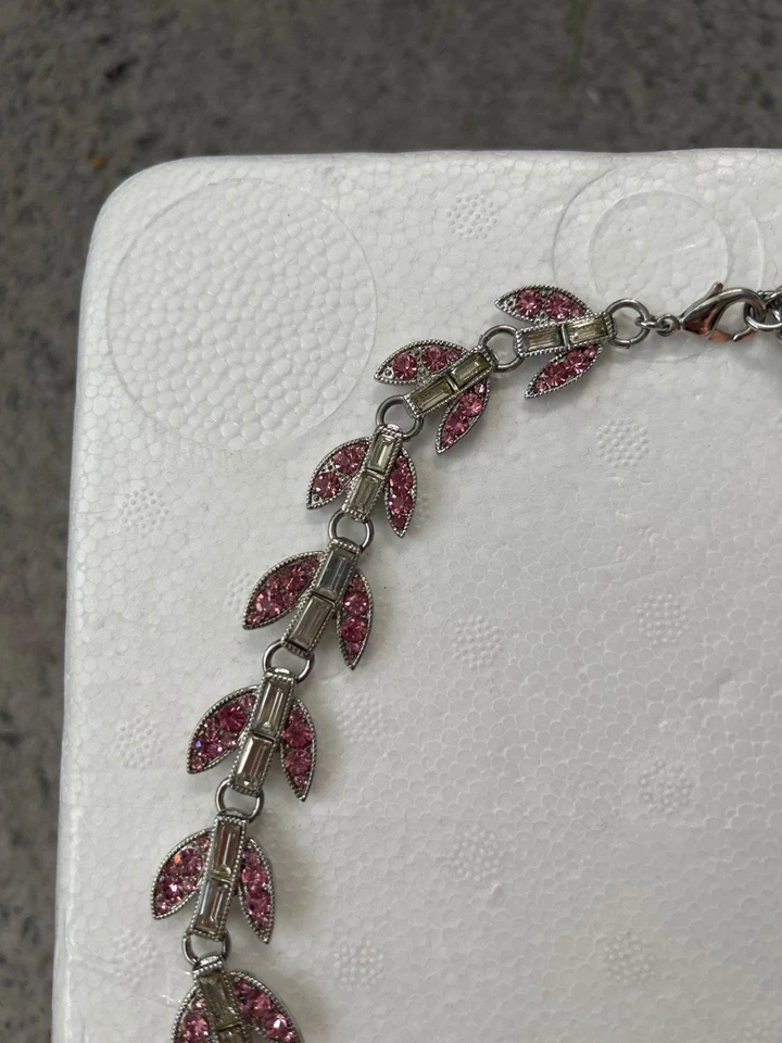 Collar Betsey Johnson Rosa Multi Sombreado Plata Elegante Foto 3 de 4