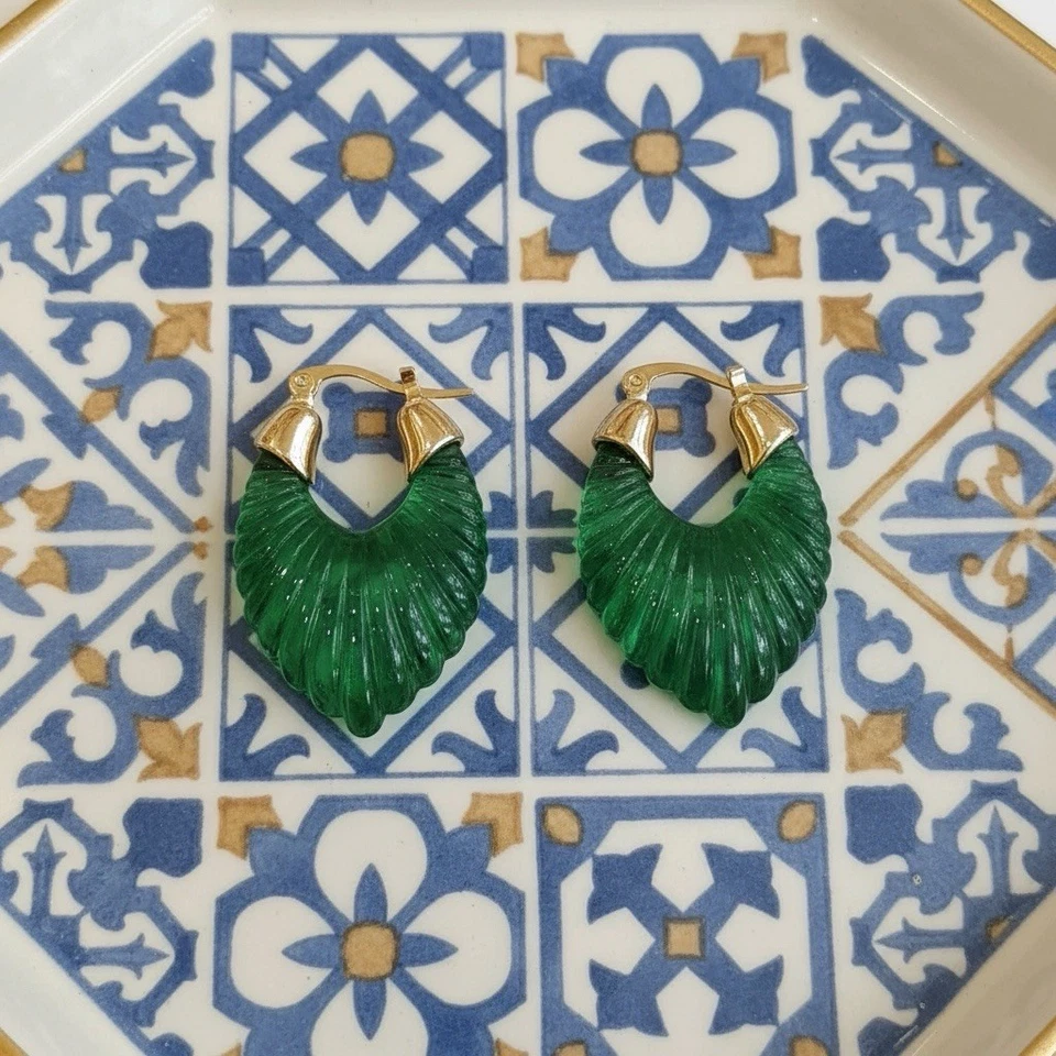 Pendientes de aro Anthropologie transparentes Lucite caramelo geométrico boho tallado en oro grueso Foto 3 de 4